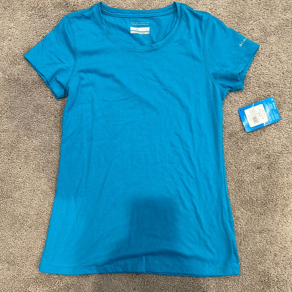 Columbia women’s shirt NWT